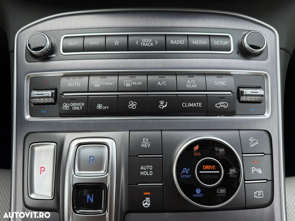 Hyundai Santa Fe 1.6 Plugin-Hybrid 4WD SEVEN Signature - 18