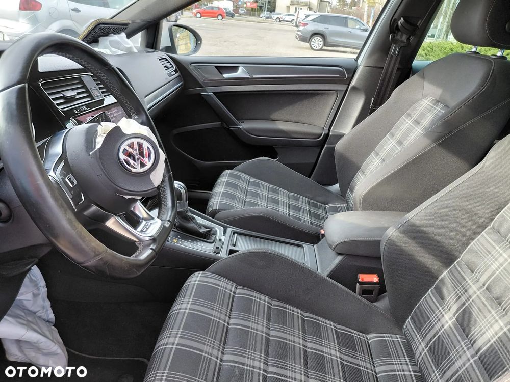 Volkswagen Golf - 17
