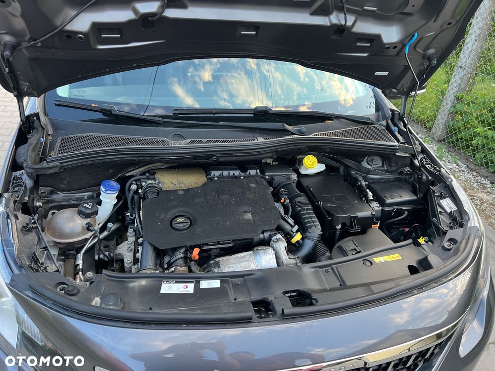 Peugeot 2008 BlueHDi 100 STOP & START Signature - 10