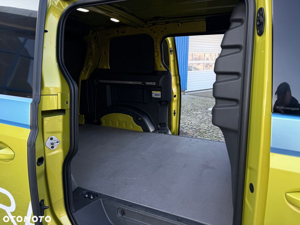 Volkswagen ID BUZZ CARGO 150kW - 18