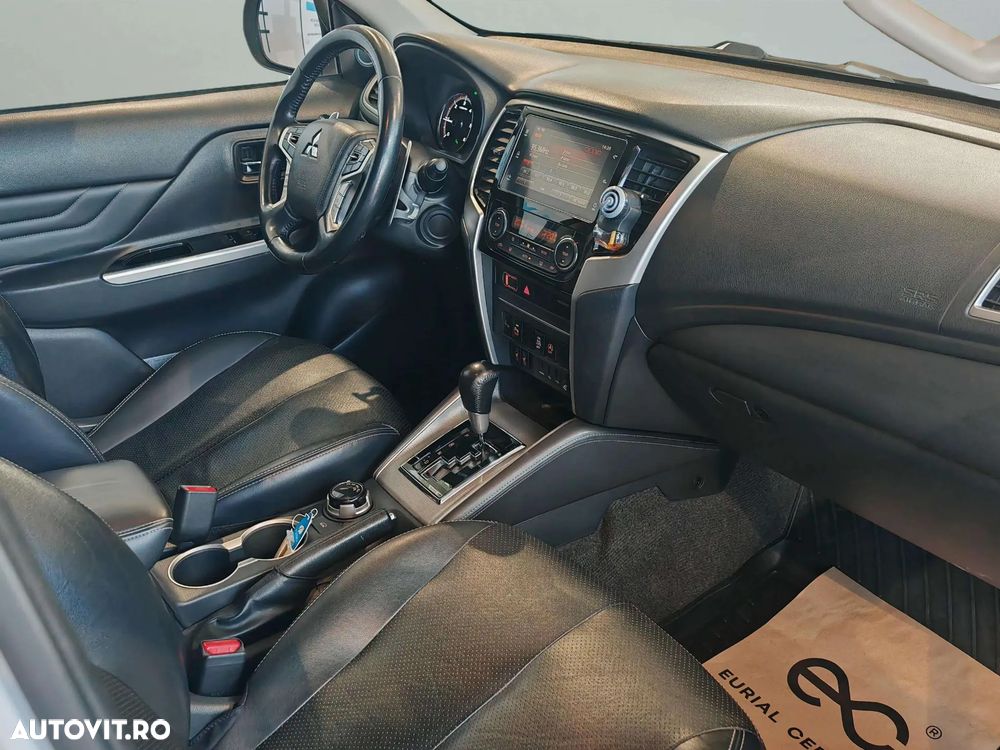 Mitsubishi L200 Double Cab 2.2 DI-D A/T Intense - 11