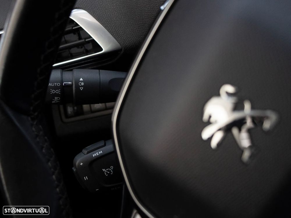 Peugeot 3008 1.2 PureTech Allure - 22