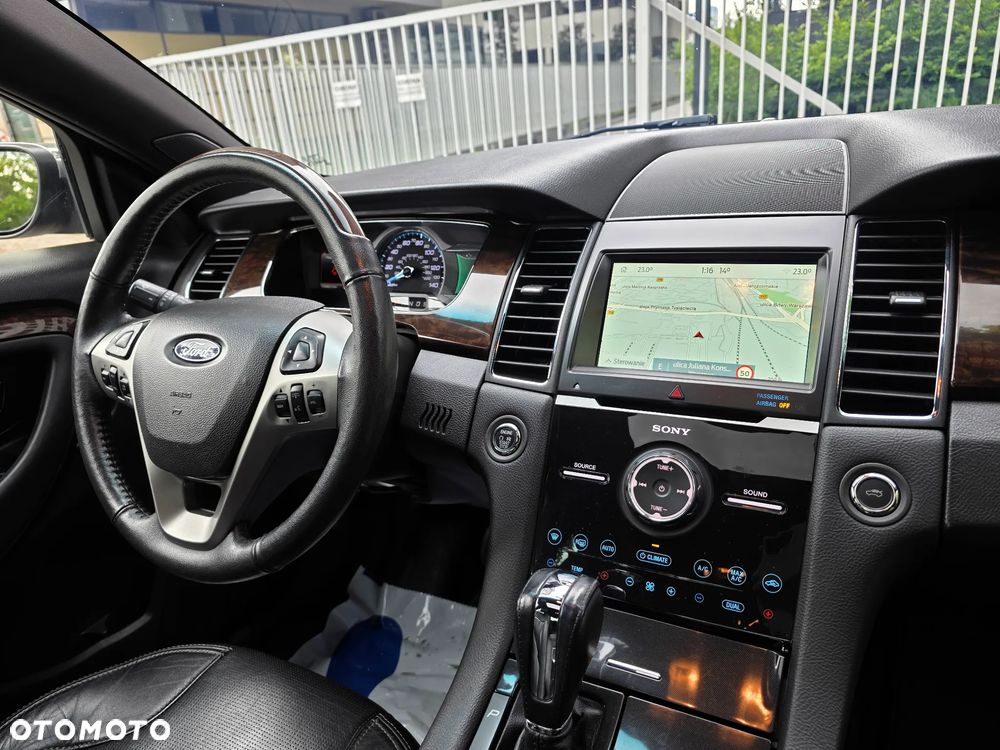 Ford Taurus - 9
