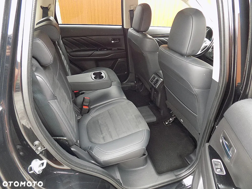Mitsubishi Outlander 2.4 4WD Plug-In Hybrid Top - 7