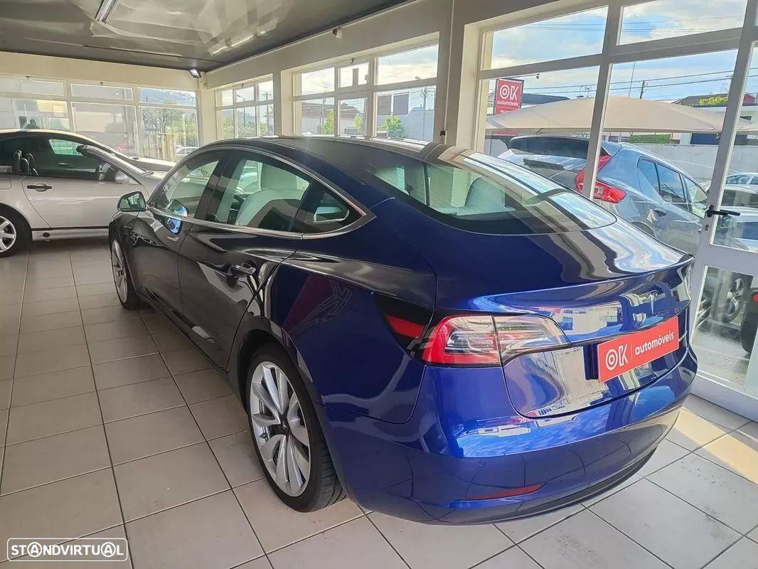 Tesla Model 3 - 8