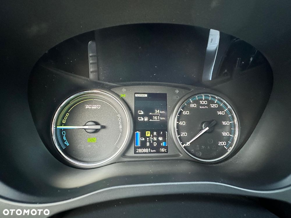 Mitsubishi Outlander Instyle NAVI + - 12