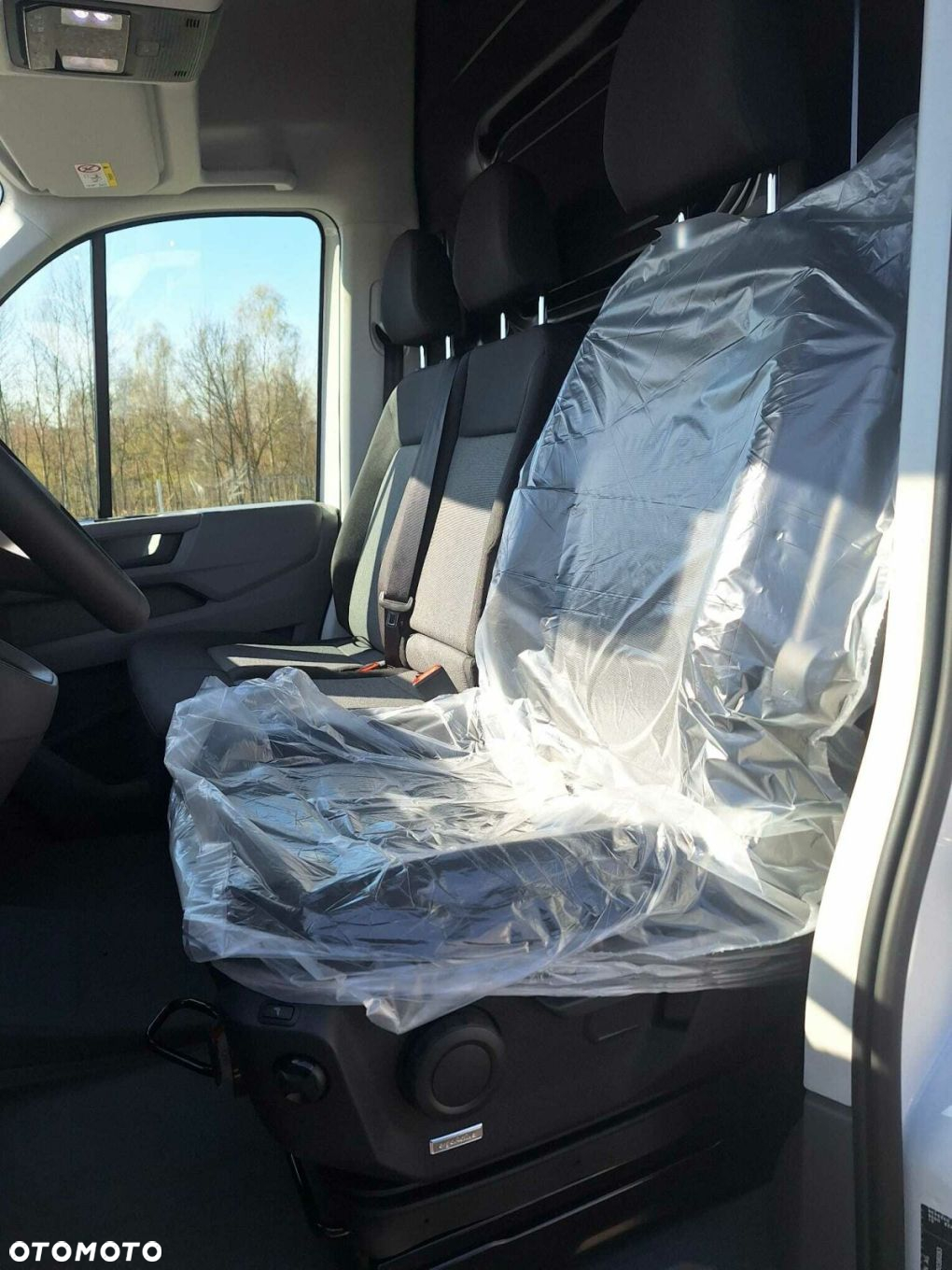 Volkswagen Crafter Crafter 35 Furgon z wysokim dachem silnik: 2,0 l EU6 SCR 177 KM / skrzynia biegów: 4MOTION automatyczna 8-biegowa rozstaw osi: 4490 mm - 8