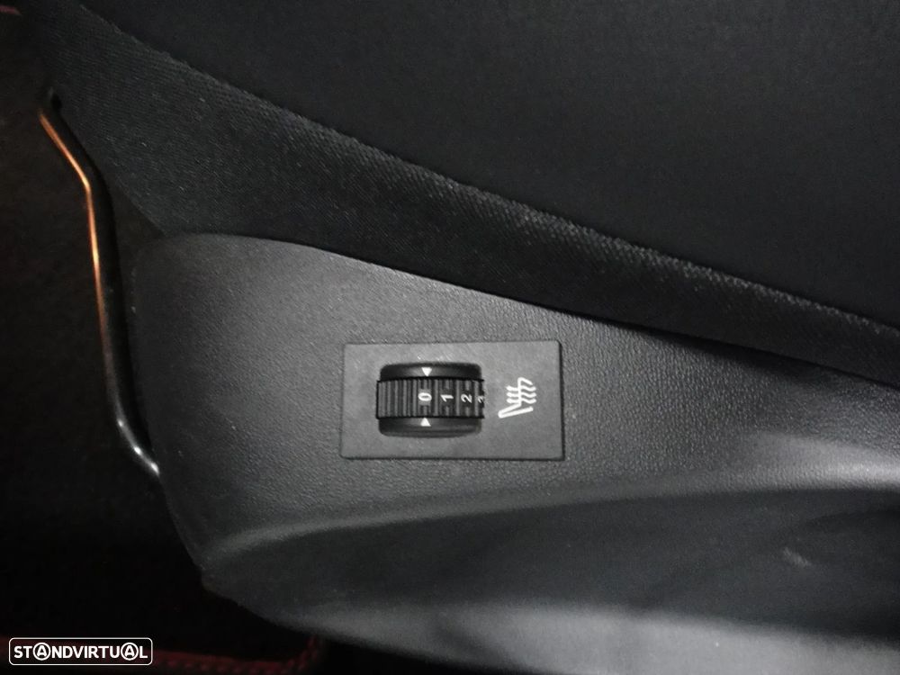 Peugeot 2008 1.2 PureTech GT Line EAT6 - 19