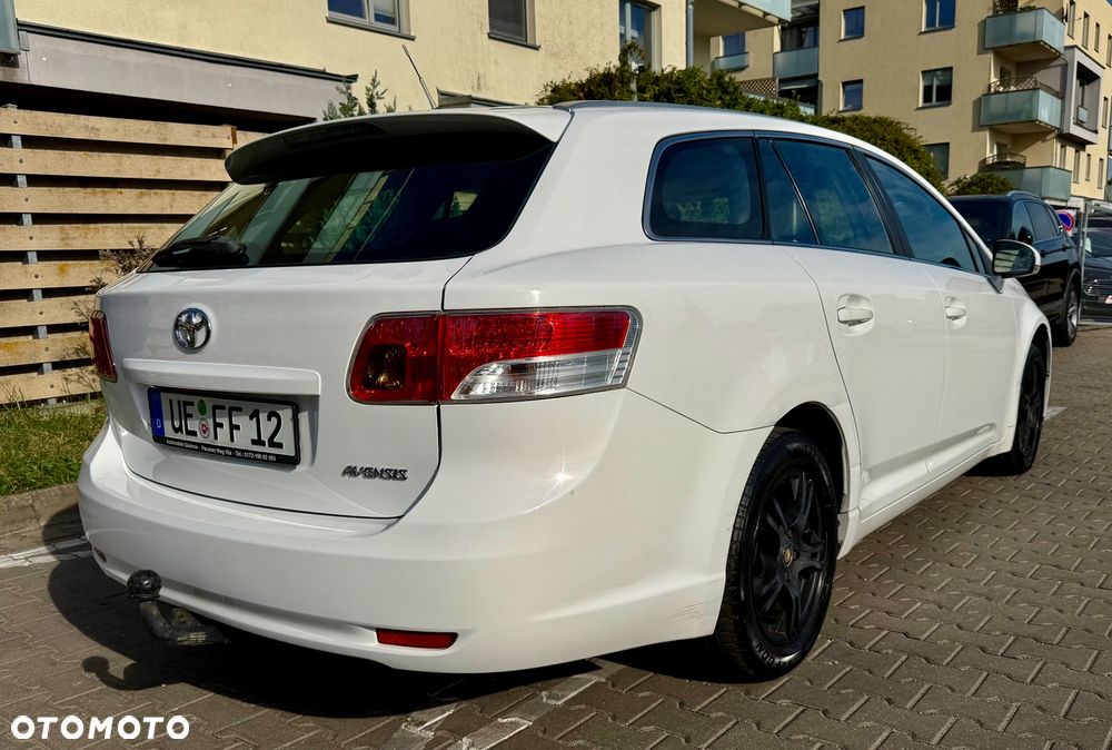Toyota Avensis 1.8 Comfort - 4