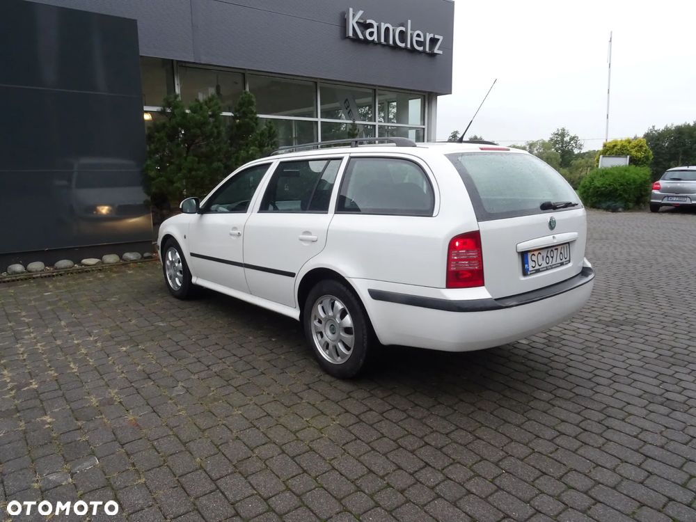 Skoda Octavia 1.6 Ambiente - 4