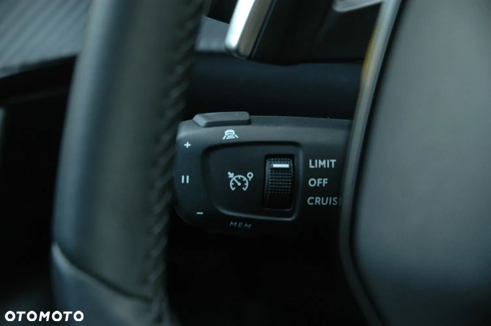 Peugeot 2008 1.2 PureTech Allure S&S EAT8 - 17