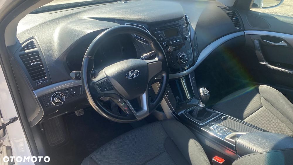 Hyundai i40 Kombi blue 1.6 Family+ - 12