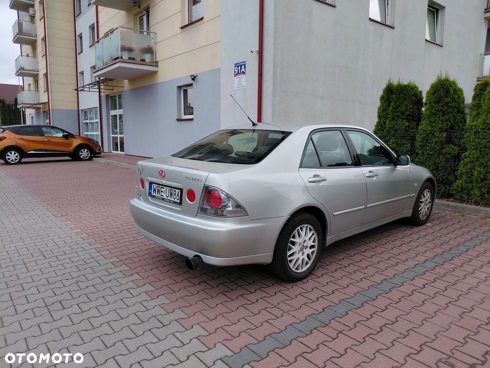 Lexus IS 200 Prestige - 25