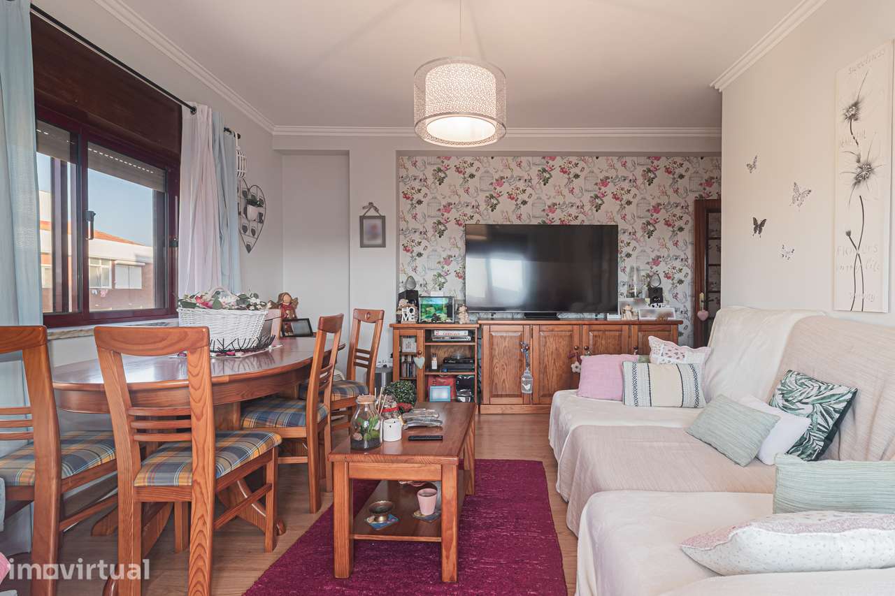 Apartamento T2 com elevador e varanda vista serra Sintra, em Rio Mouro - Grande imagem: 2/35