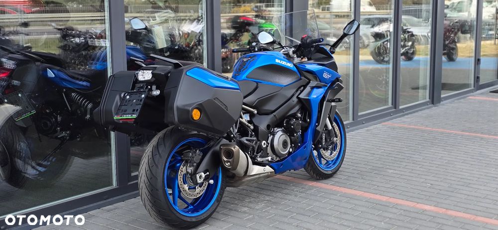 Suzuki GSX - 6