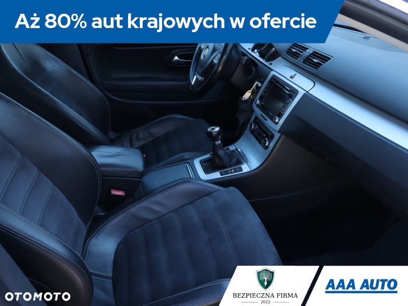 Volkswagen Passat CC - 11
