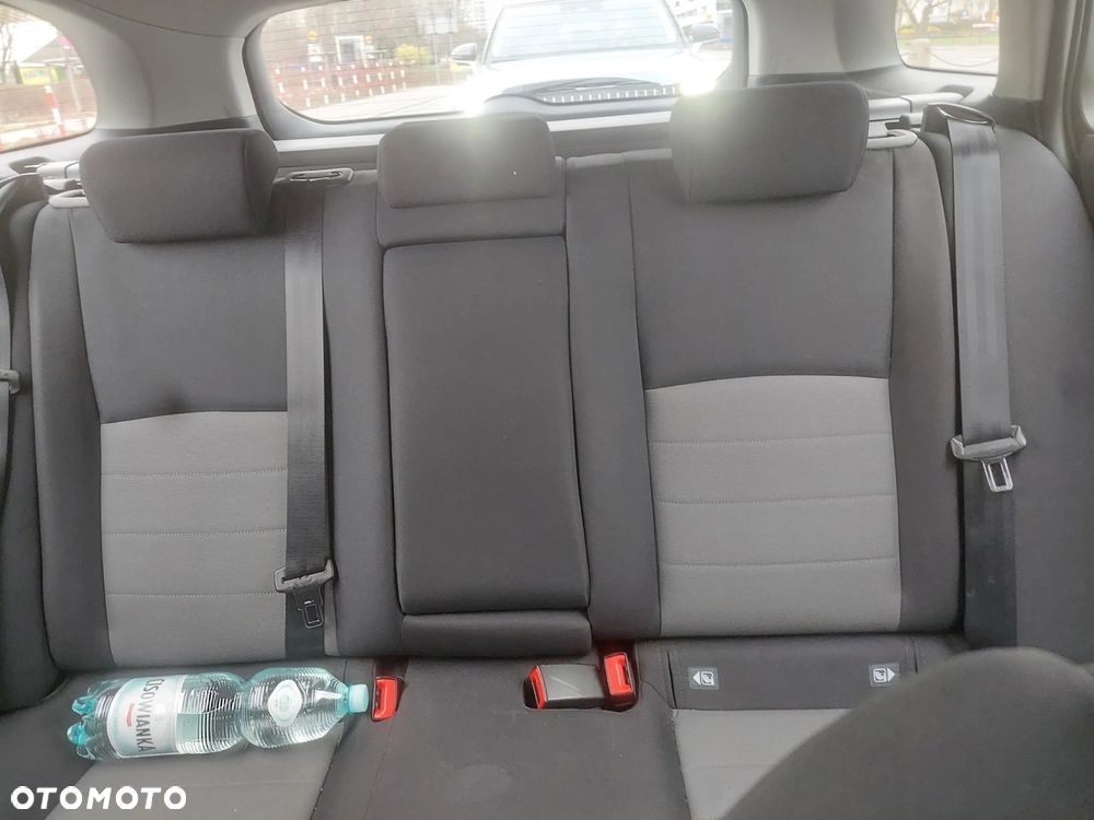 Toyota Avensis 1.8 Active - 6