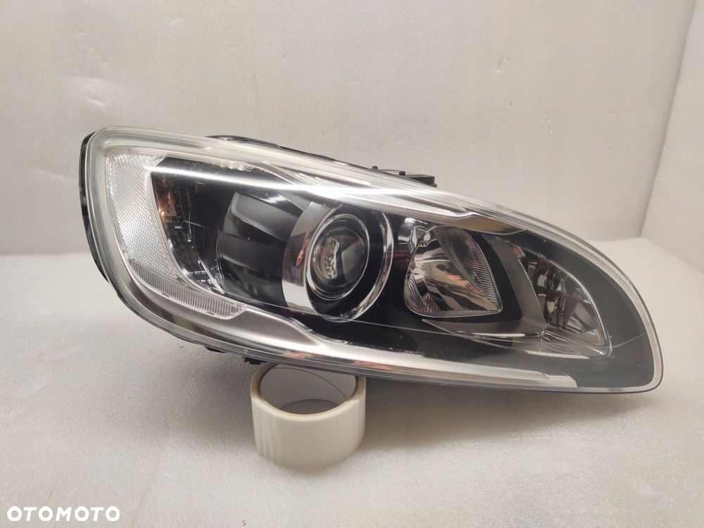 VOLVO S60 V60 XENON LAMPA PRAWY PRZÓD KOMPLETNA 8 PINÓW 31420109 - 1