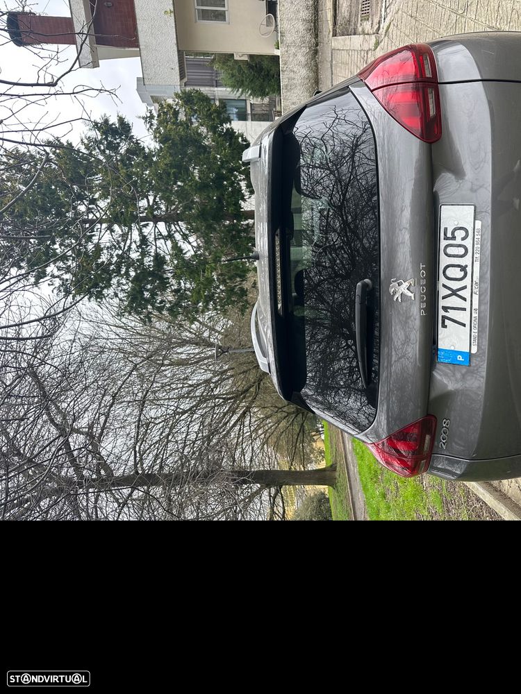 Peugeot 2008 1.2 PureTech Allure - 4