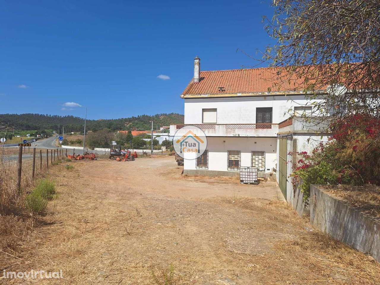 Terreno com Armazém de Atividade Industrial e Árvores de Fruto em Ouri - Grande imagem: 4/17