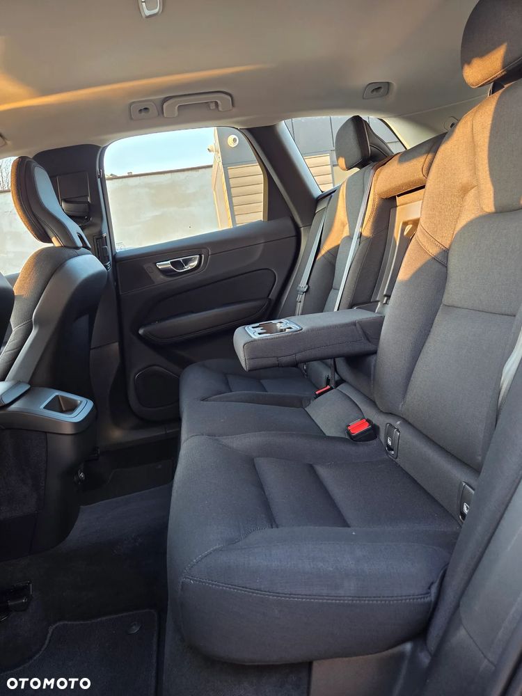 Volvo XC 60 T4 Momentum - 17