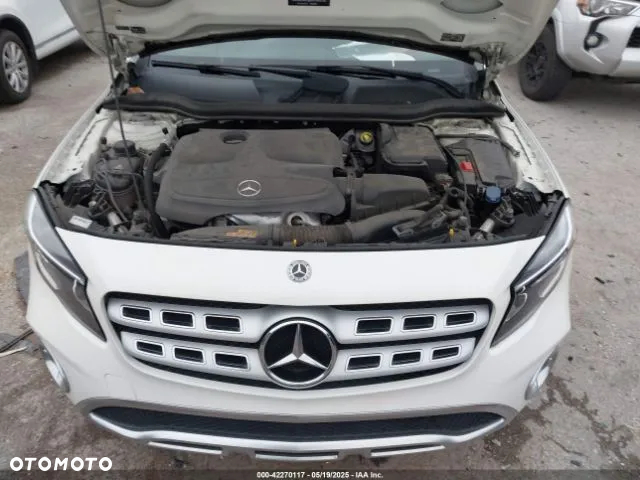 Mercedes-Benz GLA - 9