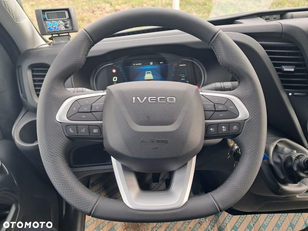 Iveco Daily 35S18 izoterma 8 EP z spojlerem i agregatem - 21