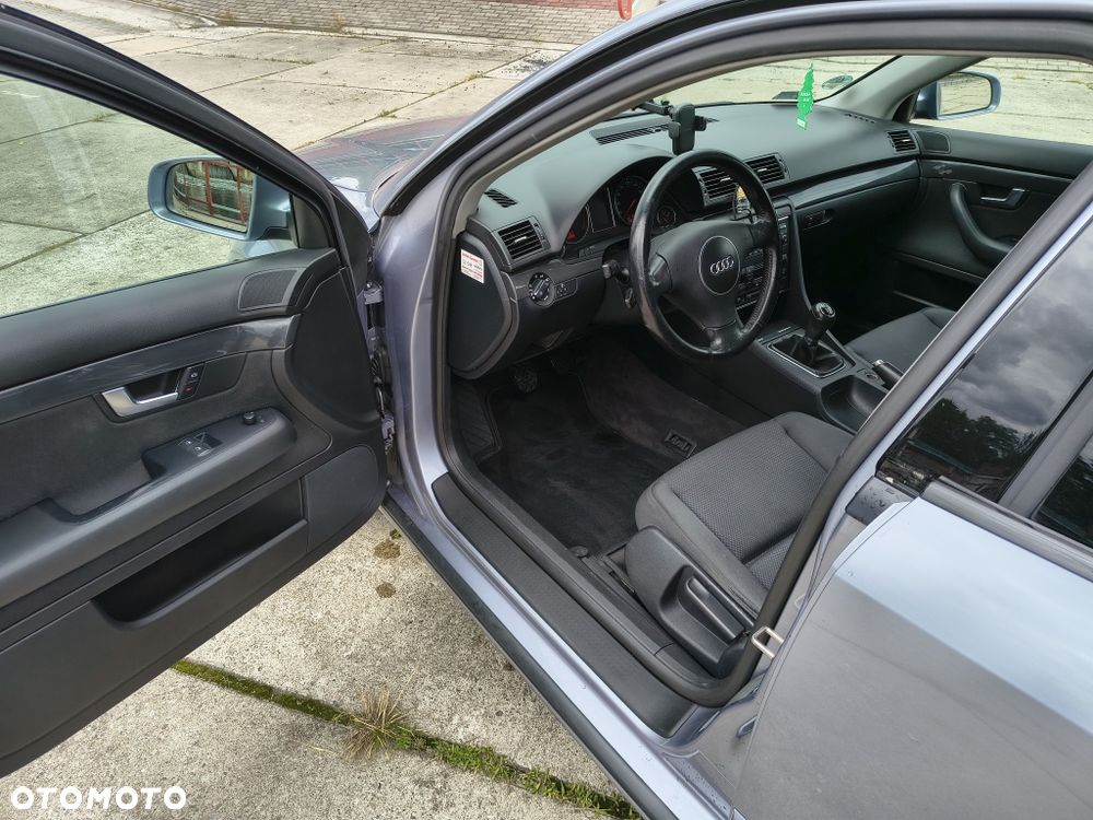 Audi A4 Limousine - 8