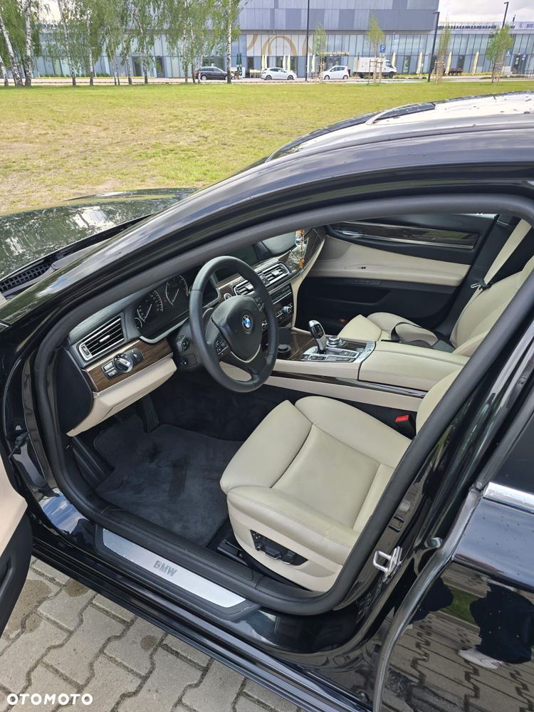 BMW Seria 7 740d - 10