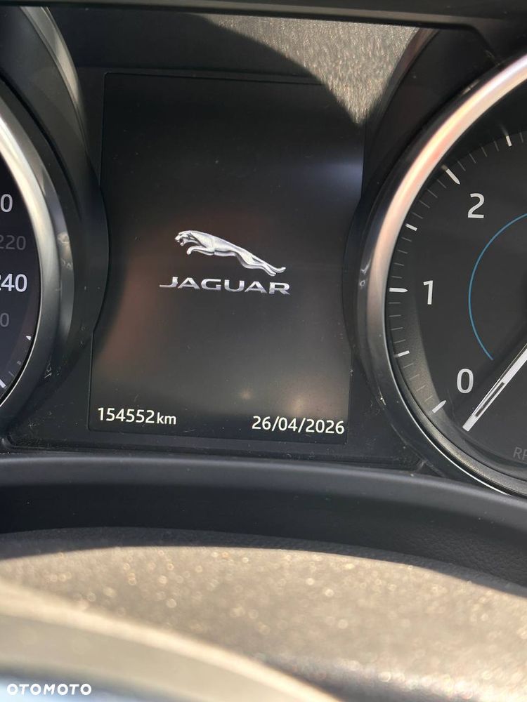 Jaguar XE 20d R-Sport - 4