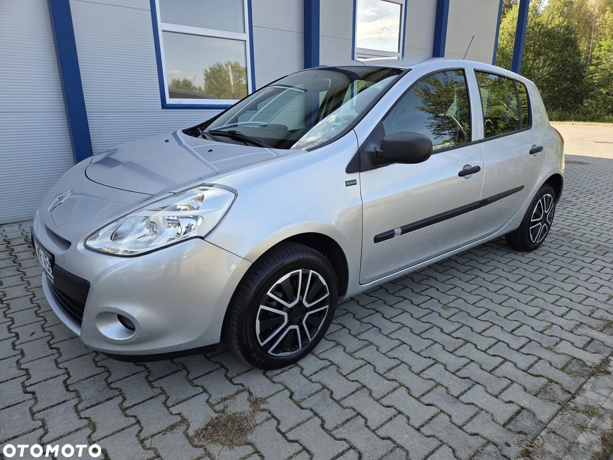 Renault Clio 1.2 16V 75 Yahoo - 1