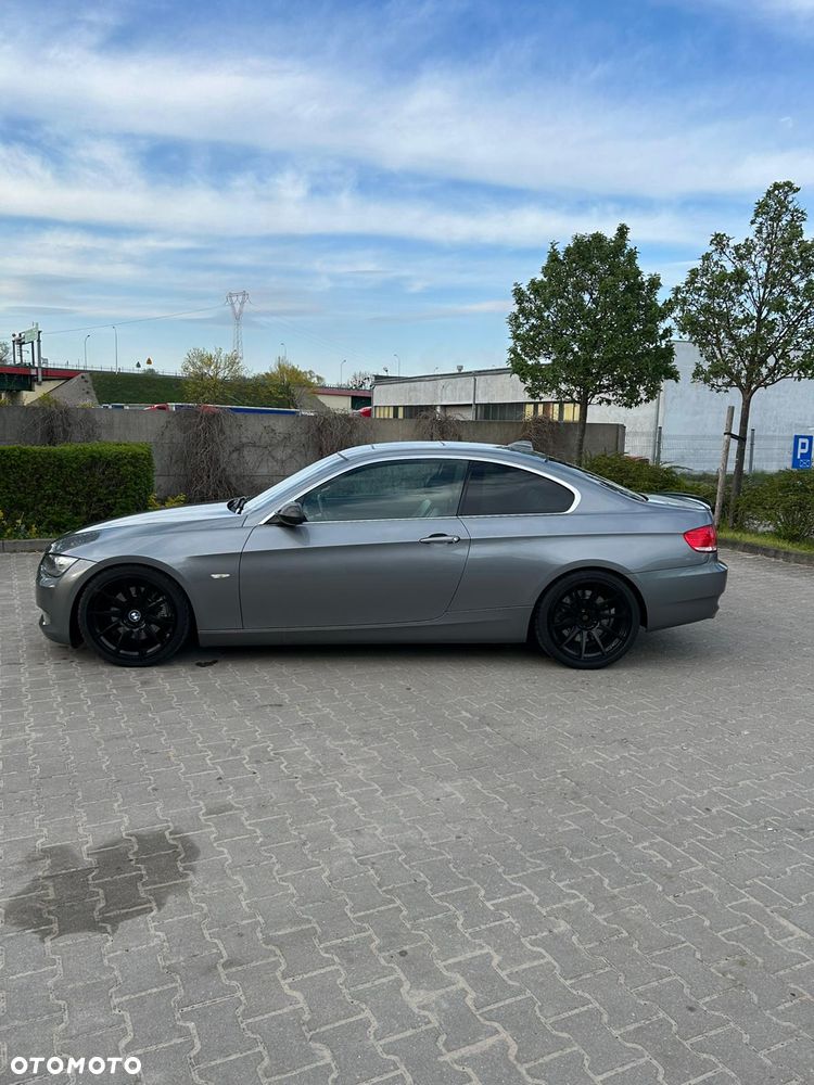 BMW Seria 3 330i xDrive - 27