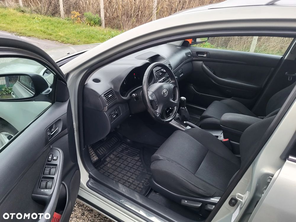 Toyota Avensis 1.8 VVT-i Sol - 5