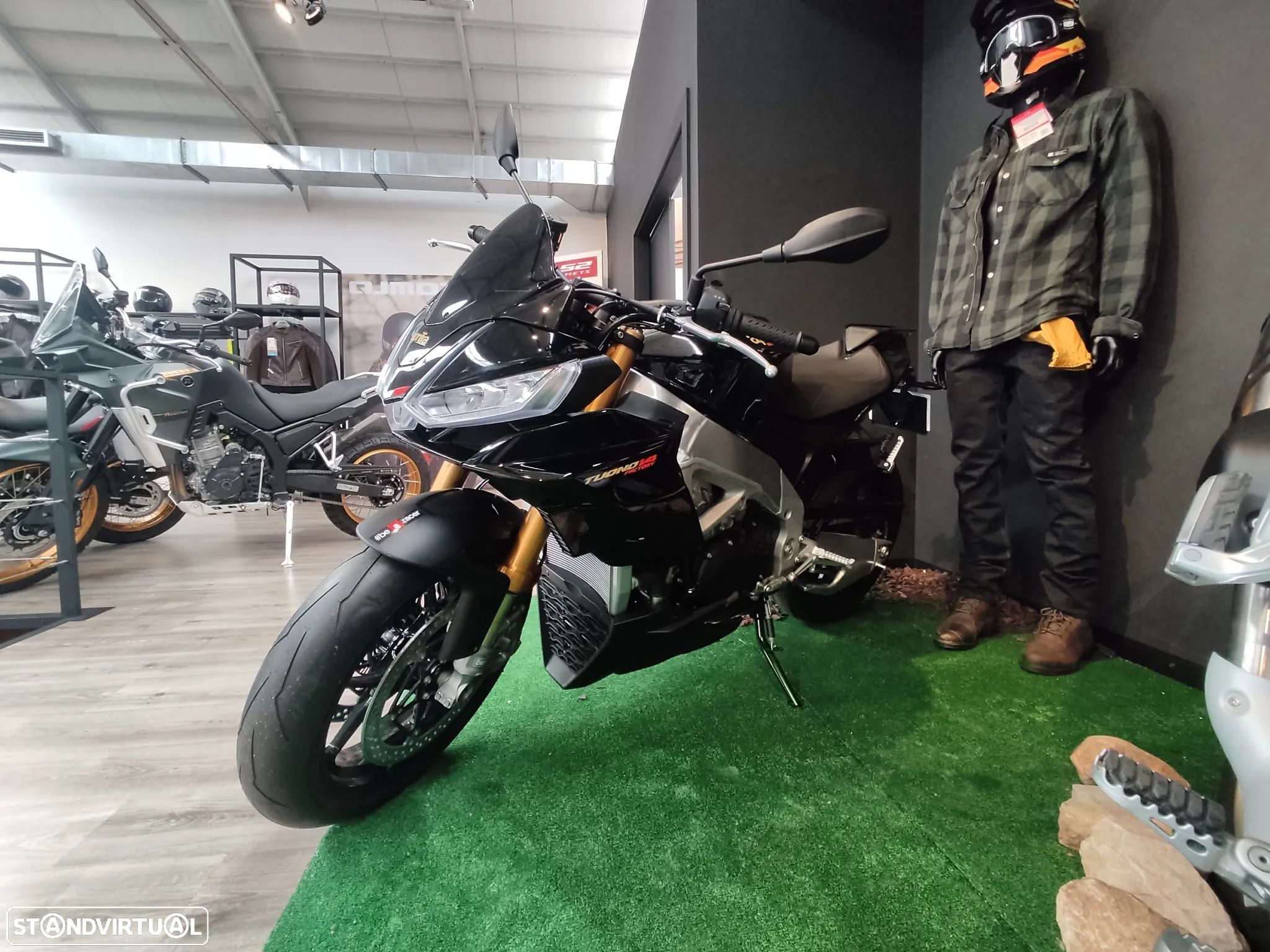 Aprilia Tuono V4 Factory - 1