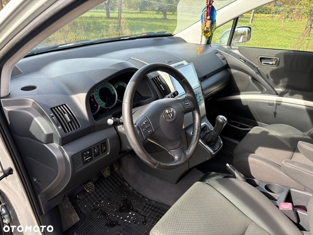 Toyota Corolla Verso - 6