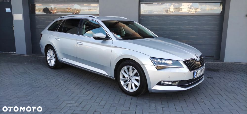 Skoda Superb 2.0 TDI DSG Ambition - 36