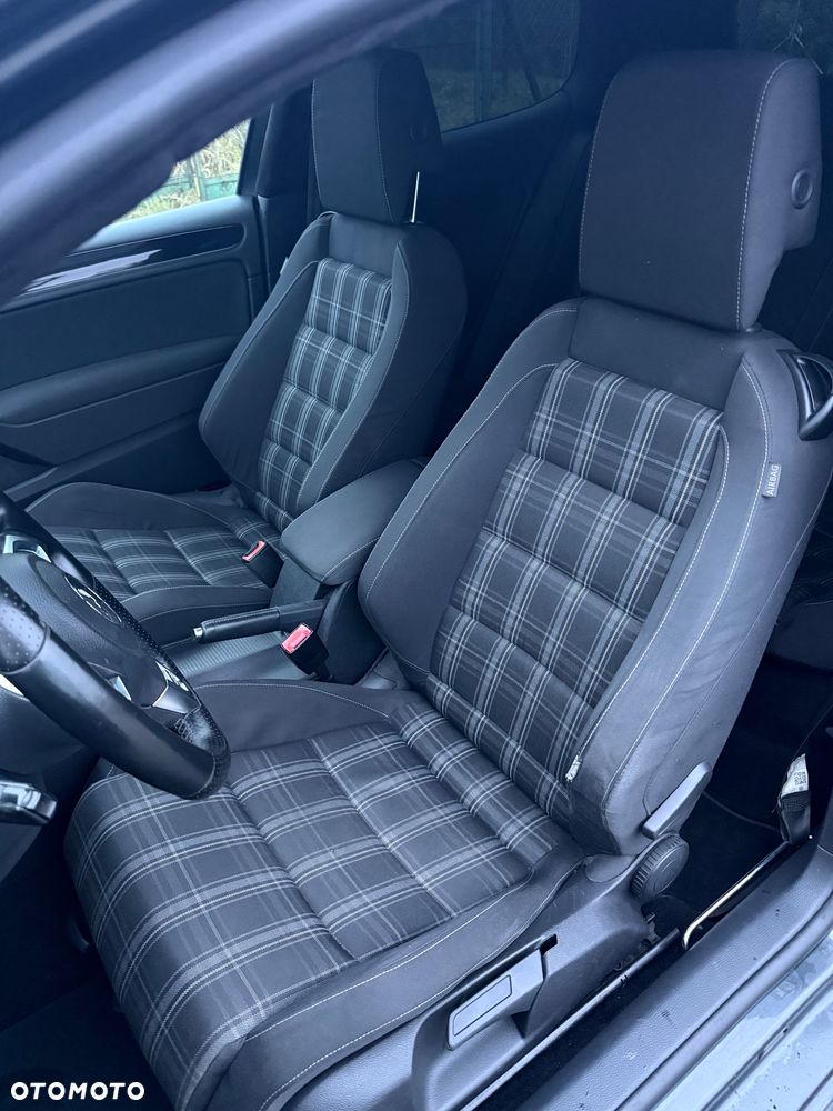Volkswagen Golf 2.0 TDI GTD - 12