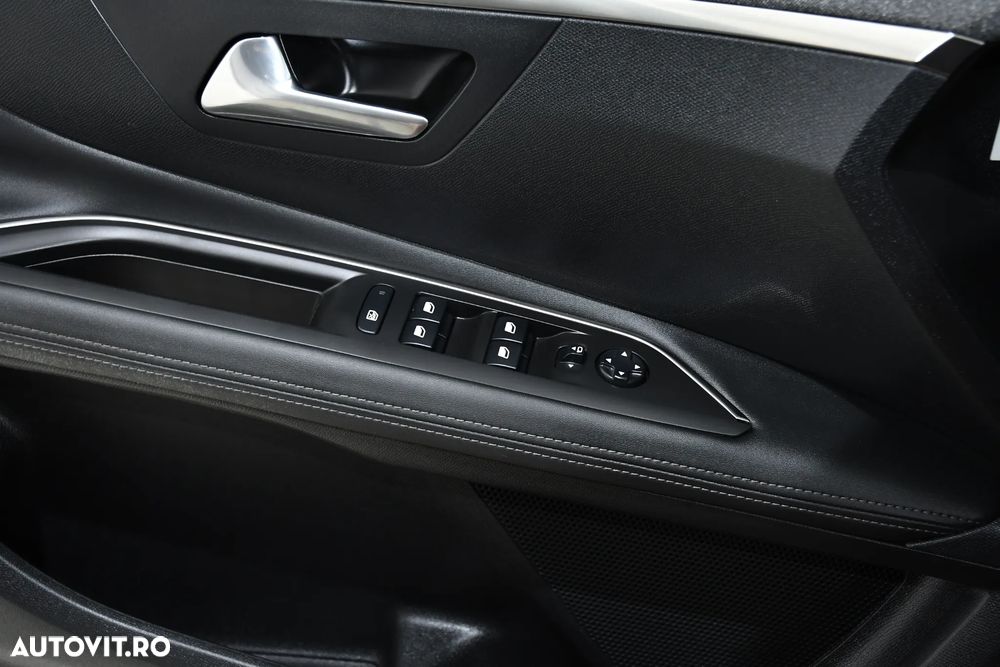 Peugeot 3008 1.2 PureTech 130 EAT8 Allure Pack - 30