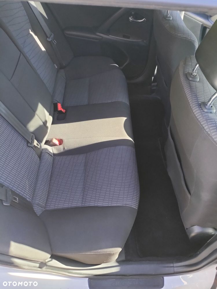 Toyota Avensis - 6