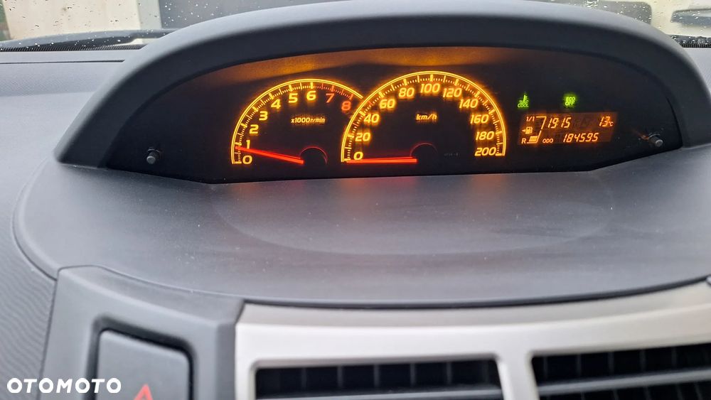 Toyota Yaris 1.33 VVT-i Executive - 23