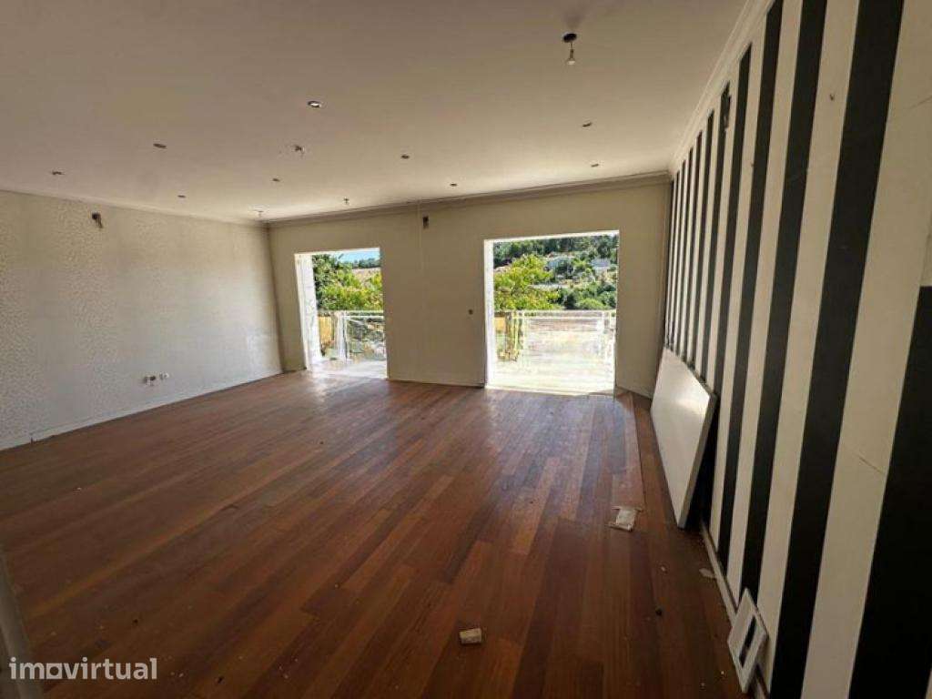 Venda Moradia Isolada T4 - Grande imagem: 2/13