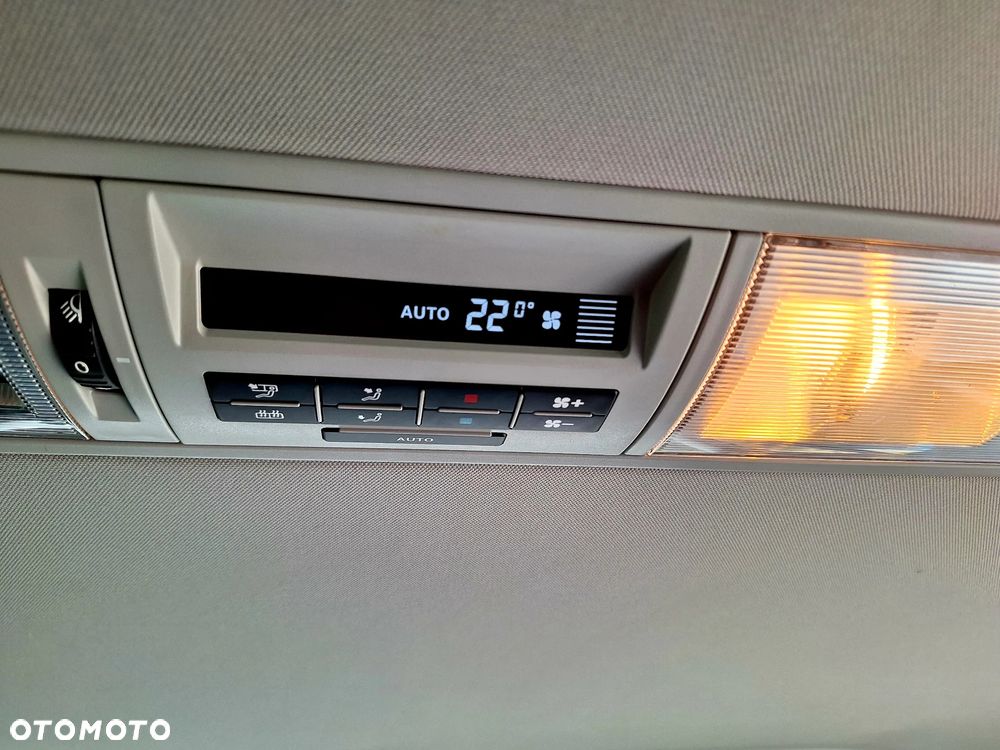 Volkswagen Caravelle - 19