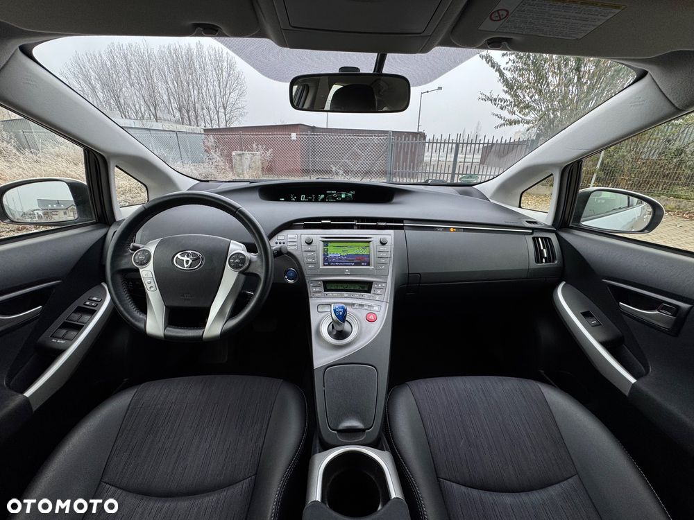 Toyota Prius (Hybrid) Life - 25