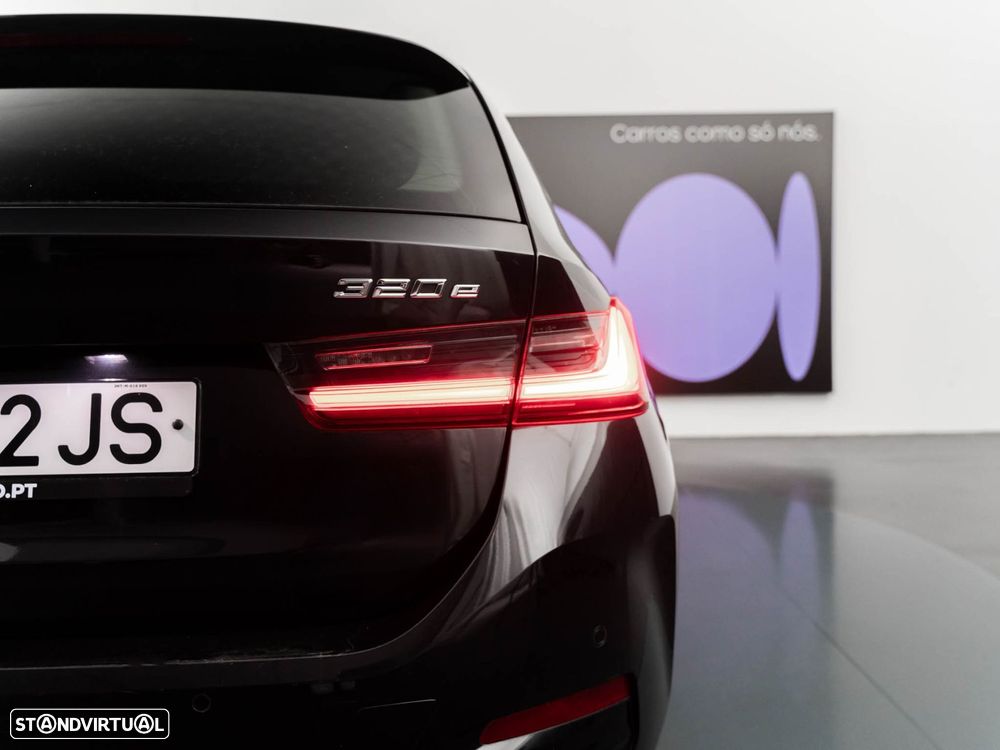 BMW 320 e Touring Auto - 11