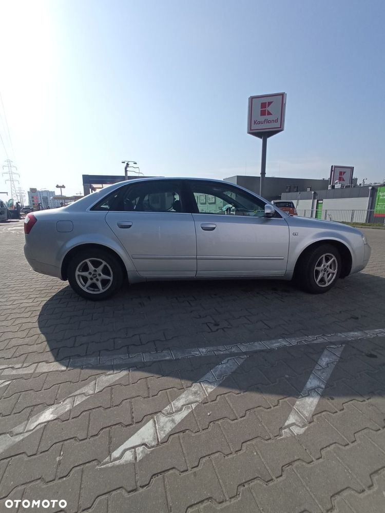 Audi A4 Limousine - 8