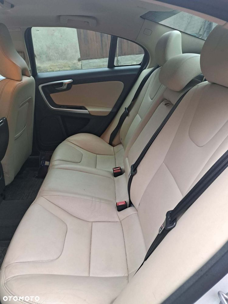 Volvo S60 T5 Drive-E Dynamic Edition (Kinetic) - 8