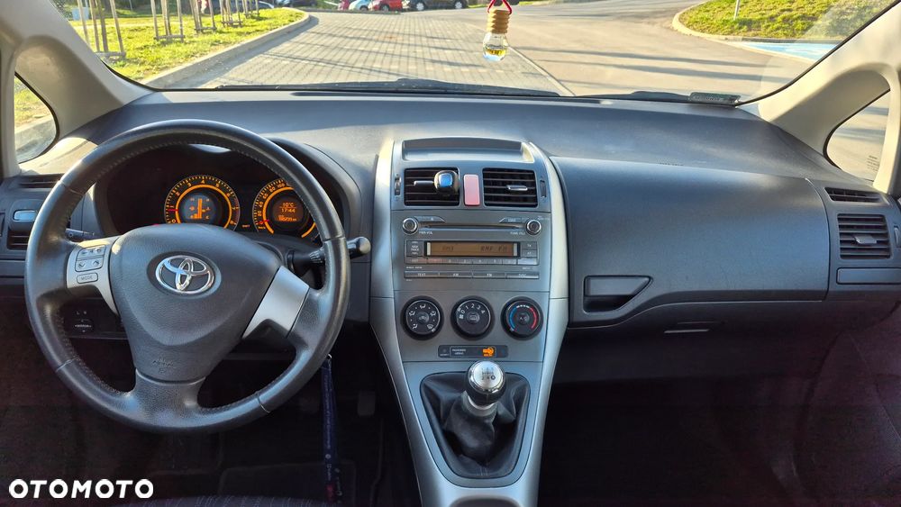 Toyota Auris 1.6 VVT-i Team - 14