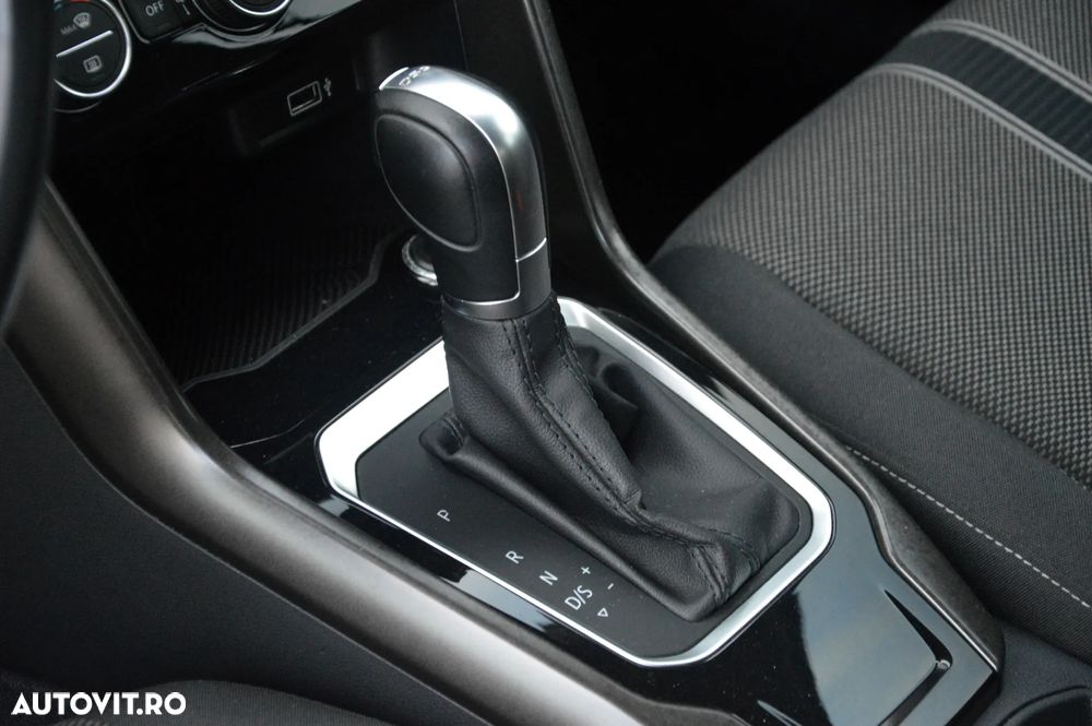 Volkswagen T-Roc - 26