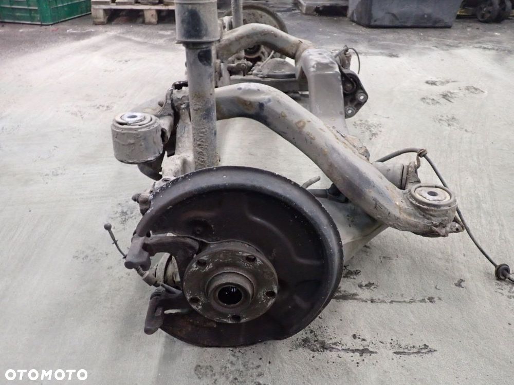 SANKI WÓZEK KOŁYSKA TYŁ AUDI A4 B6 - 6