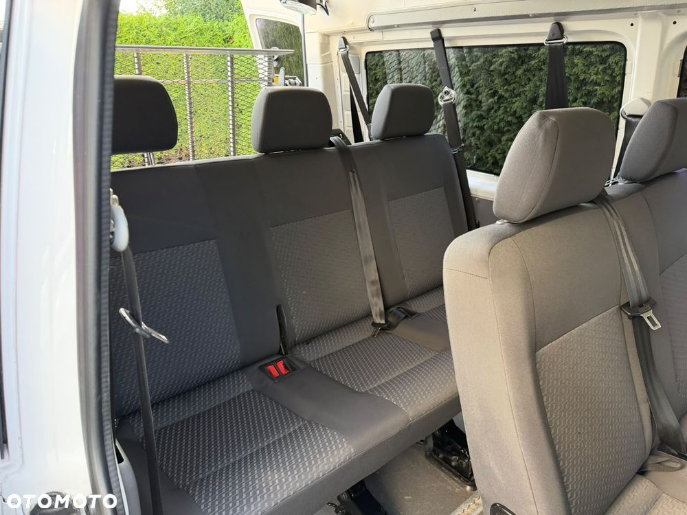 Volkswagen Transporter - 9